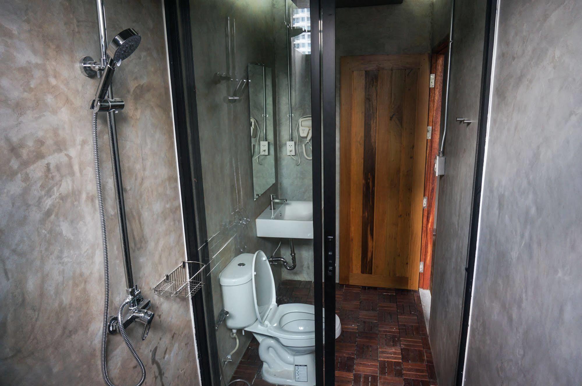 In A Box Hostel Bangkok Exterior photo