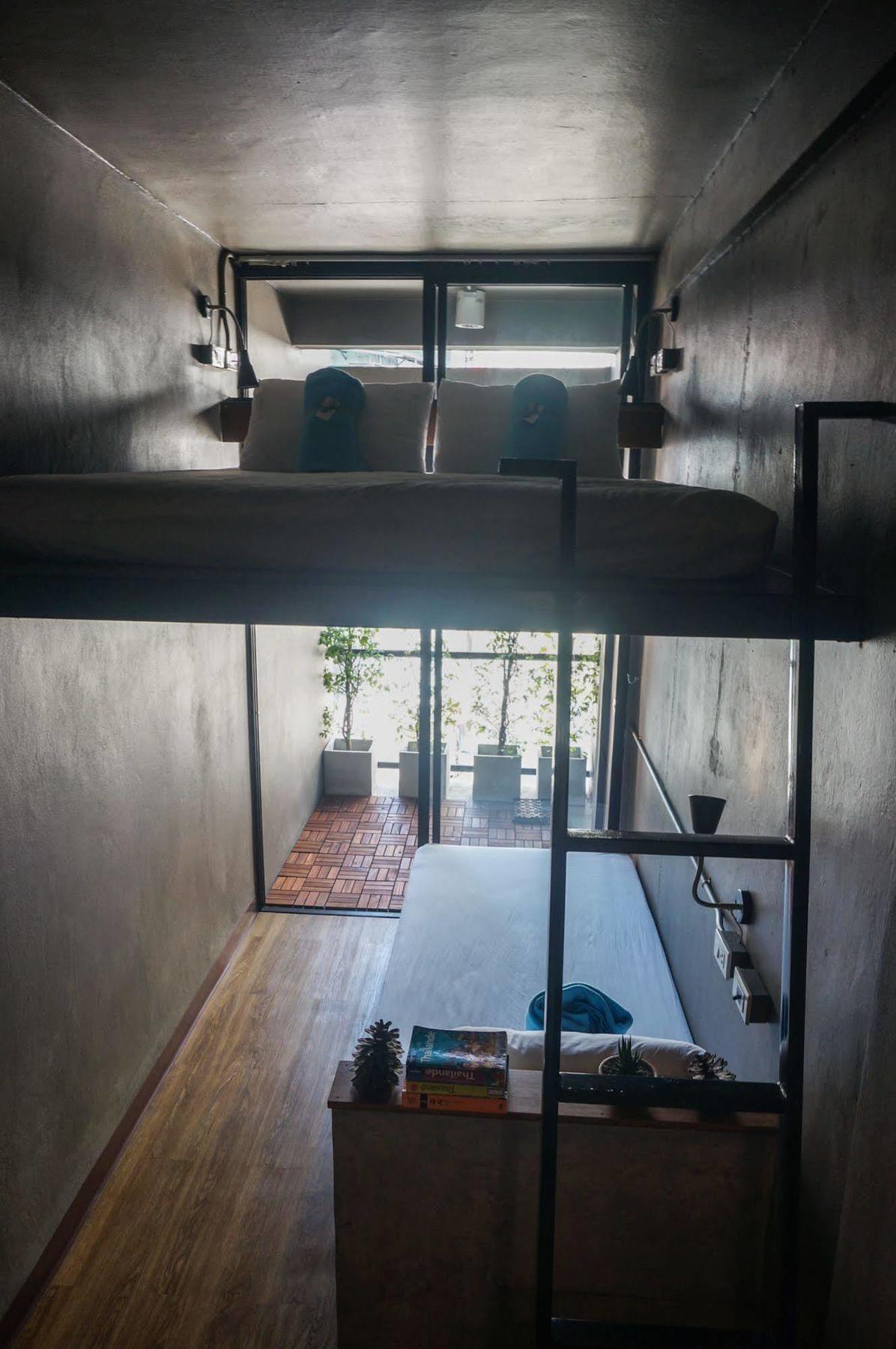 In A Box Hostel Bangkok Exterior photo